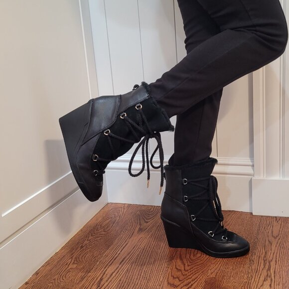 Michael Kors Boots. Leather Upper. Genuine Fur Lining. Wedge. Black. 7.5 - 8M. - Picture 3 of 13